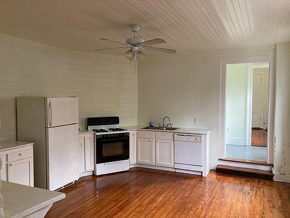 3rd image of 726 Philip St #B