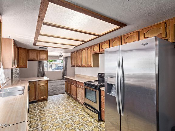 4th image of 501 E HILL Drive