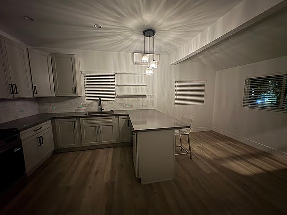 3rd image of 464 N Westmoreland Ave #1/2