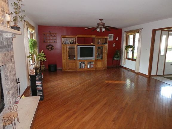 4th image of 3310 Euclid Ave