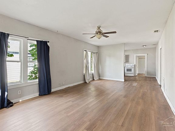 4th image of 2209 Polk St