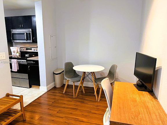 5th image of 533 NE 3rd Ave APT 313