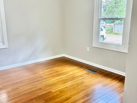 5th image of 105 Gerald Dr