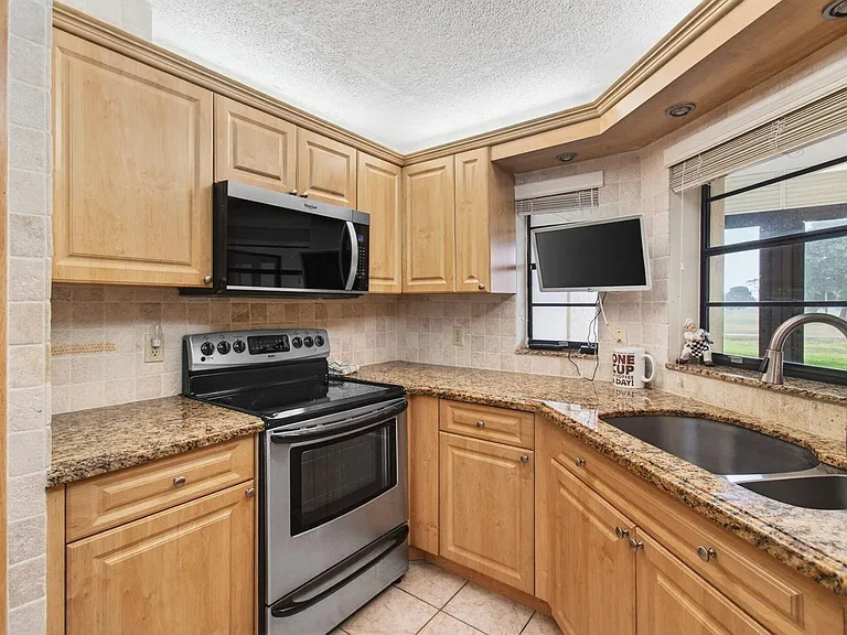 5851 Parkwalk Dr — Photo 40