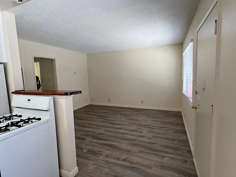 5953 Atlantic Ave — Photo 3