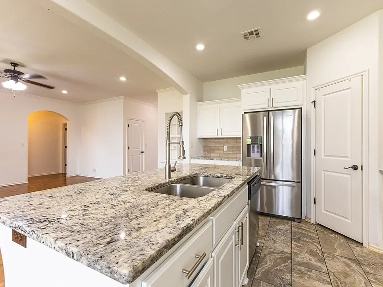 1301 W Elmira Pl — Photo 14