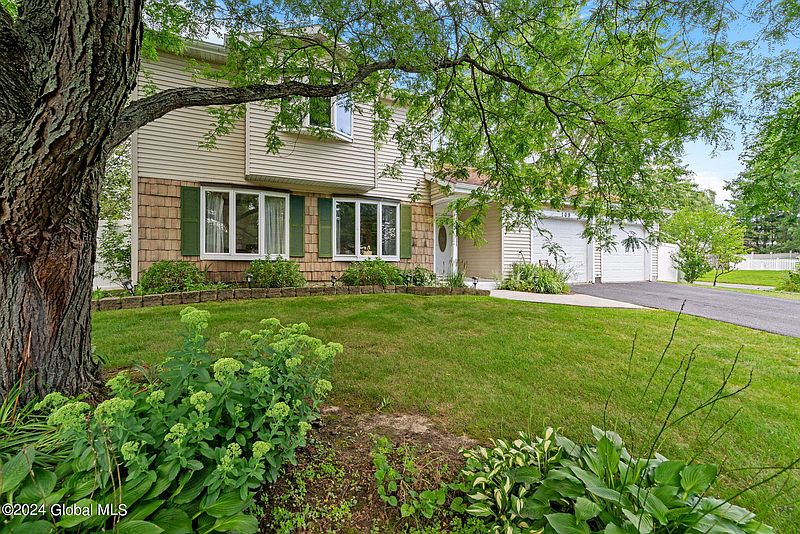 5th image of 109 Glengerry Circle