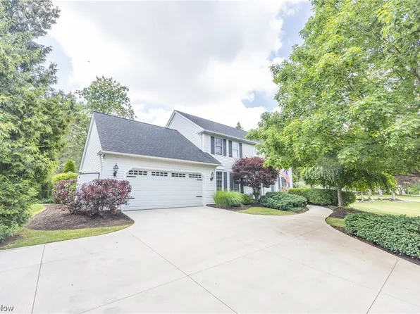 17650 Plum Creek Trl, Chagrin Falls, OH 44023