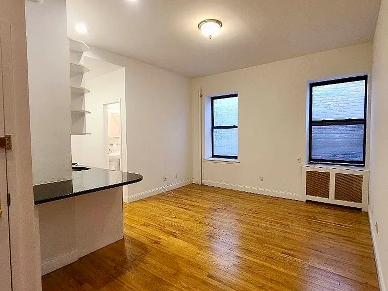 1720 2nd Ave #5C — Photo 2