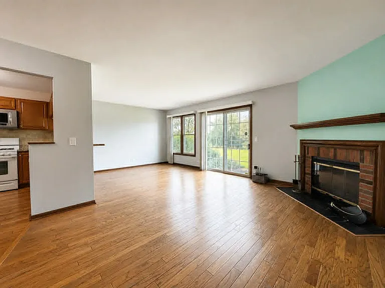 1696 Vermont Dr — Photo 2