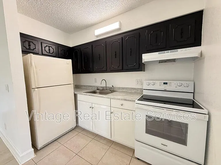 Whitehall Garden Apartments — Photo 11