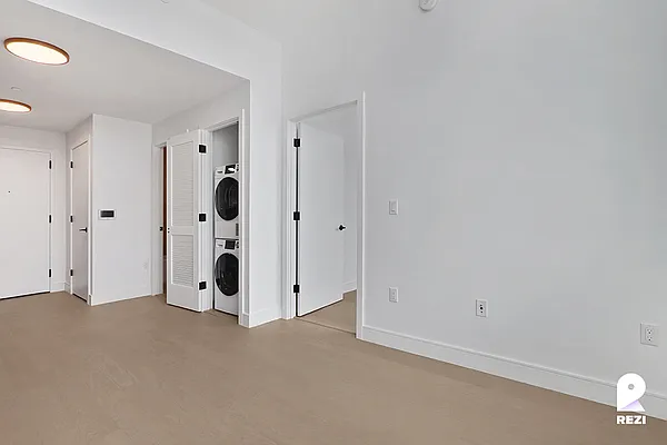 Rented by REZI | media 27