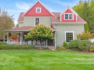89 S Washington St, Douglas, MI 49406