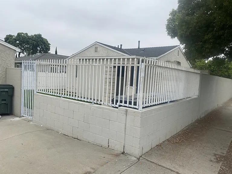546 N Barbara Ave — Photo 27