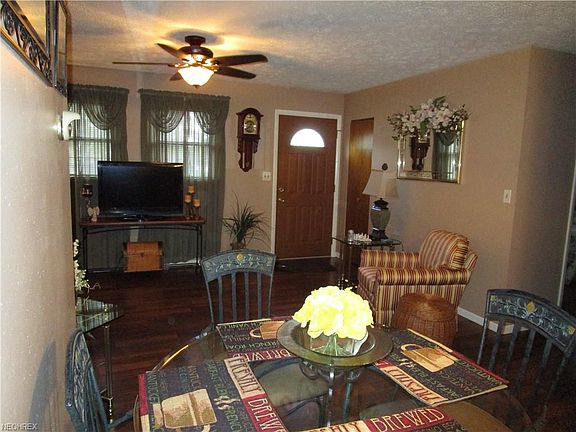 3rd image of 6005 Rosebelle Ave