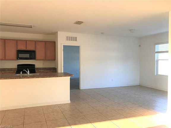 5th image of 3015 SW 5th Pl