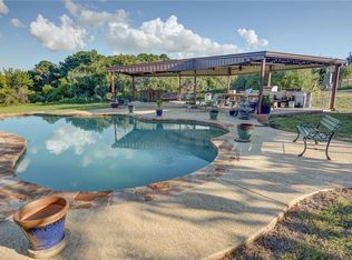 241 Young Rd, Smithville, TX 78957