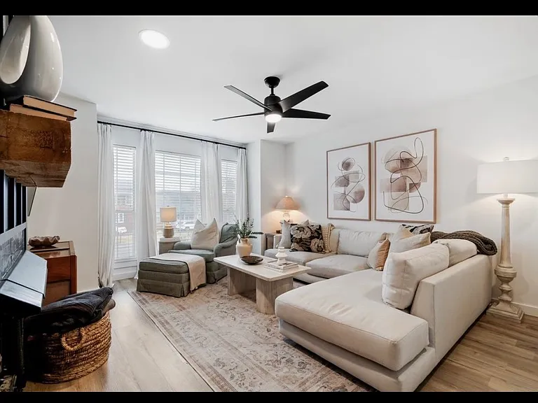 5723 Brentwood Meadows Cir — Photo 3