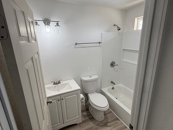 4th image of 538 E 4th St