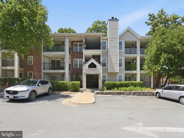 3303 Wyndham Cir APT 146, Alexandria, VA 22302