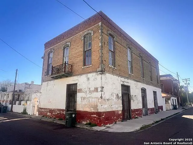 520 Davis Ave #B