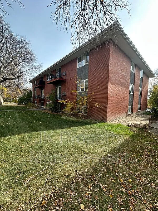 2 bed, 1.0 bath, 910 sqft, $899 — Photo 2