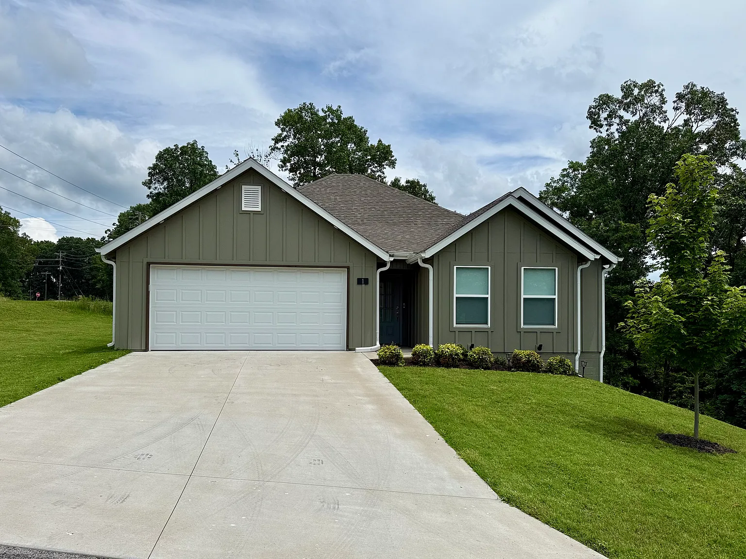 1 Northampton Dr — Photo 1