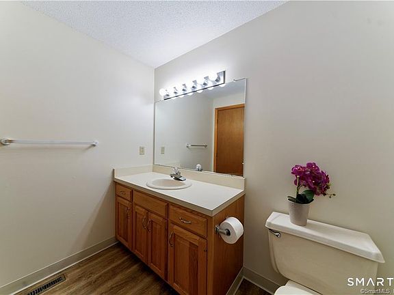 5th image of 33 Ivy Ln Unit 33