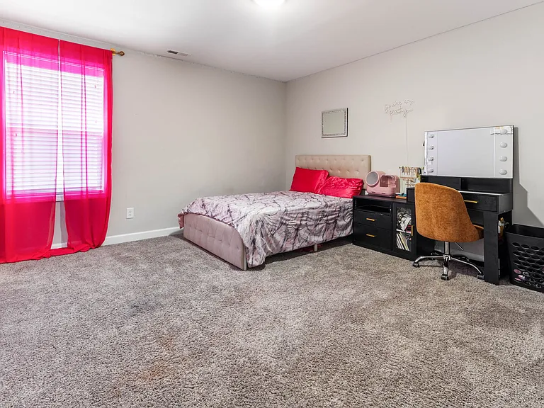 66 Kensington Dr — Photo 24