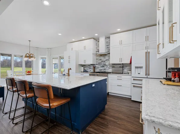 1806 N Dewey St, Auburn, IN 46706