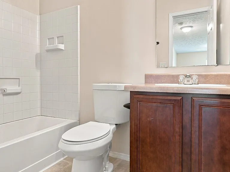 2834 Creekbend Dr — Photo 23