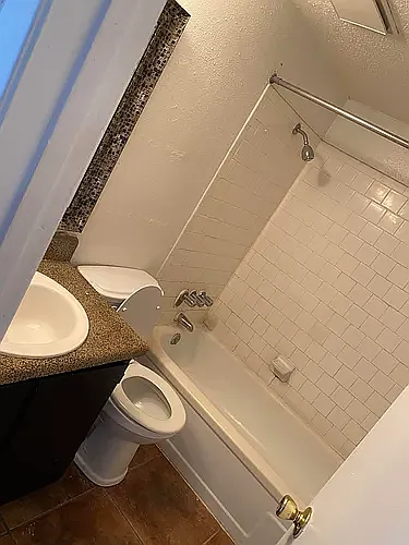 The Shores Apartments — Photo 16