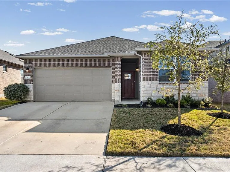 209 Connor Ln — Photo 1