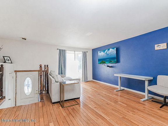 3rd image of 3 Ebey Ln