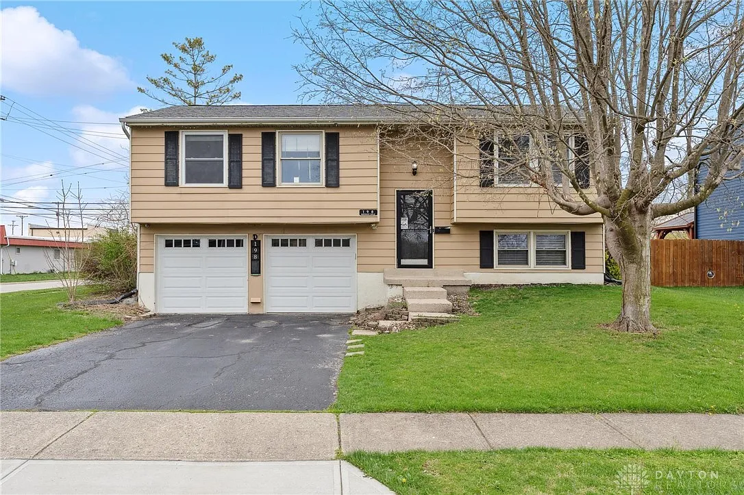 198 Ne Cir photo 1