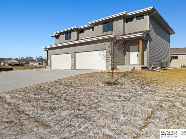 14810 Willow St, Bennington, NE 68007