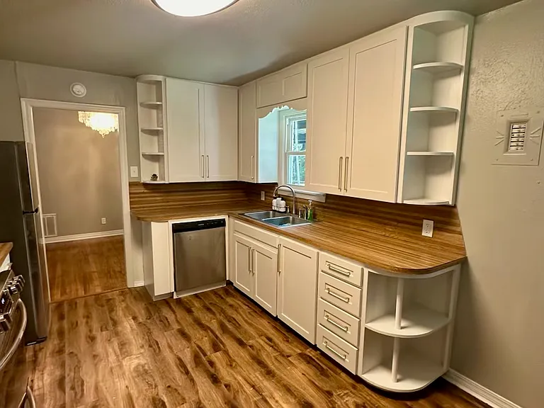 1040 W Boyd St — Photo 14