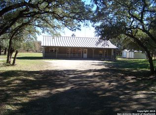 126 Oak Holw, Floresville, TX 78114