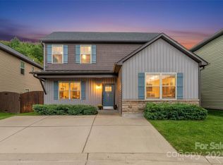 27 Mann Ln, Fletcher, NC 28732