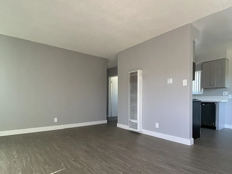 1152 W. 22nd St — Photo 6