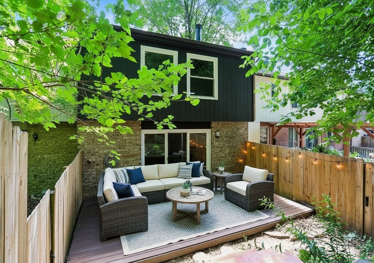 Updated 3-Bedroom, 2 Full Bath, 2 Half Bath Townhouse in Close-In Potomac! — Photo 3
