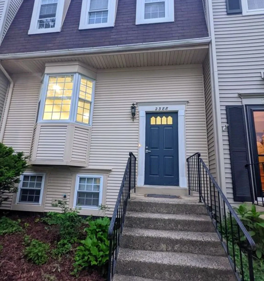 3 bed, 1850 sqft, $3,100 — Photo 1