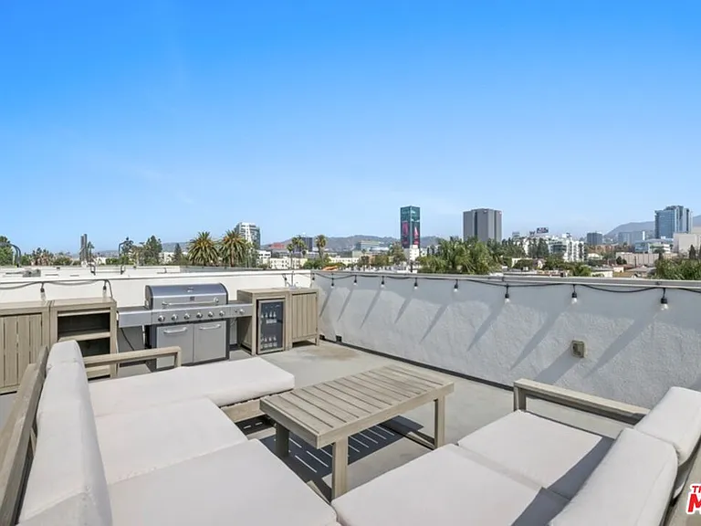 1243 N Gower St — Photo 15