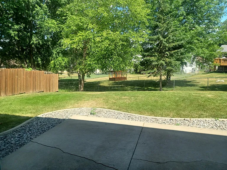 14331 Utica Ave — Photo 12