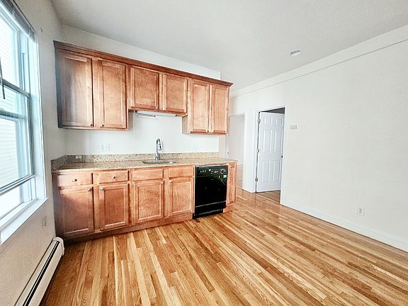4th image of 143 Hillside St #4