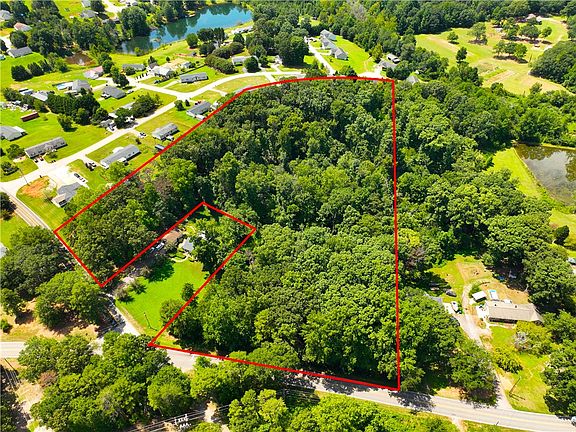 2nd image of 415 Hood Rd