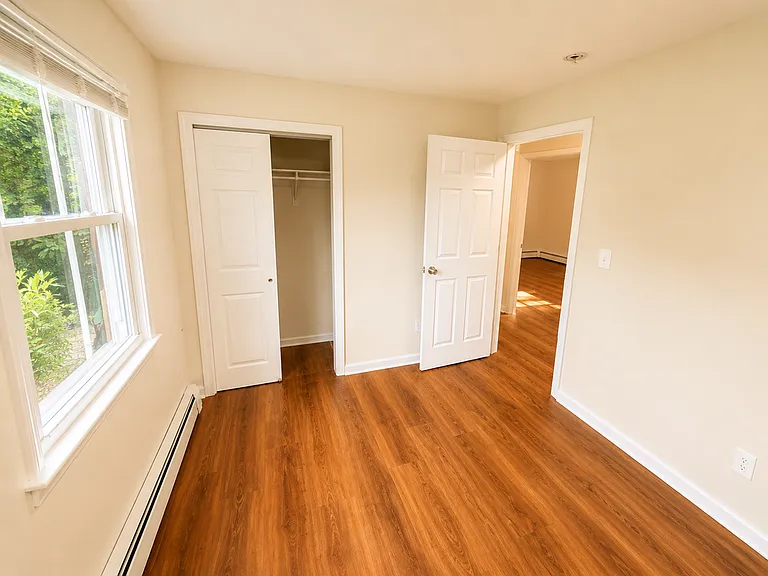 48 W Bartlett Rd — Photo 10
