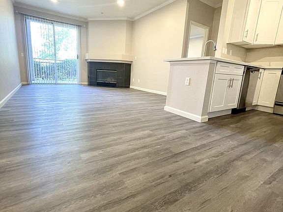 5th image of 2020 Camino De La Reina Unit 114
