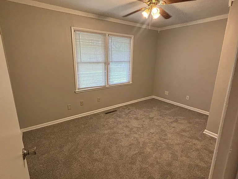 19025 Oakmont North Dr — Photo 11