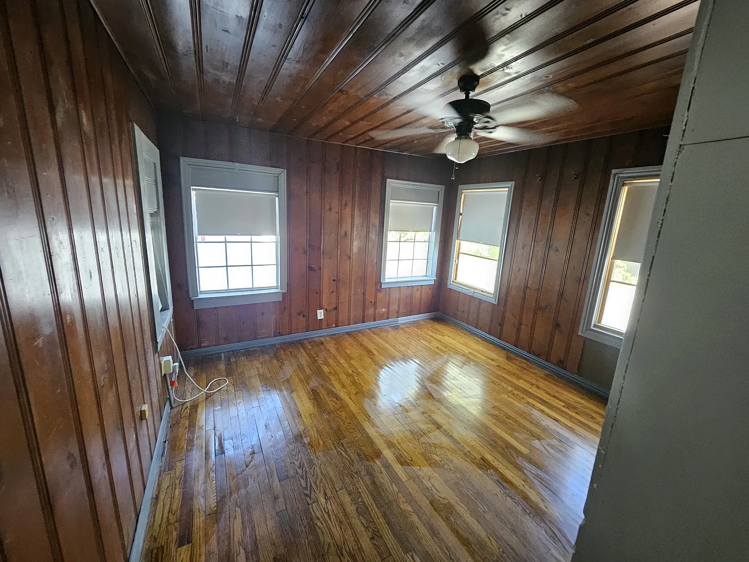 635 N Edgefield Ave — Photo 4